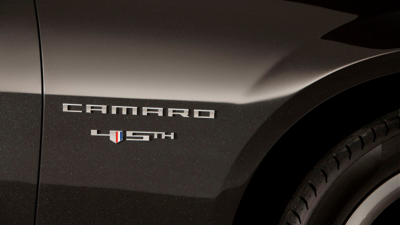 Illustration for article titled 2012 Camaro V6 asks Mustang: who's the boss?